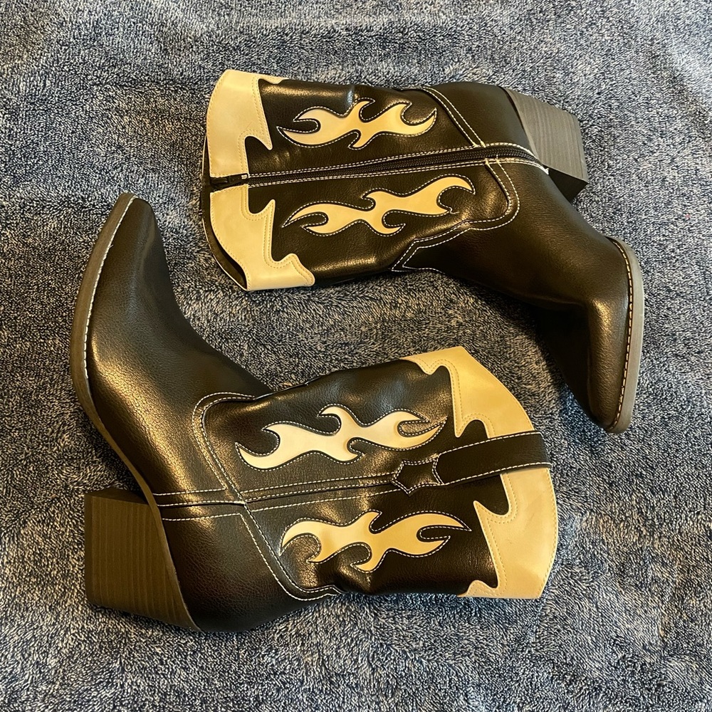 NWT cowboy boots